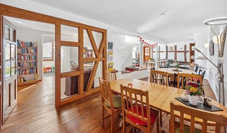 Frauenlandhaus Speiseraum