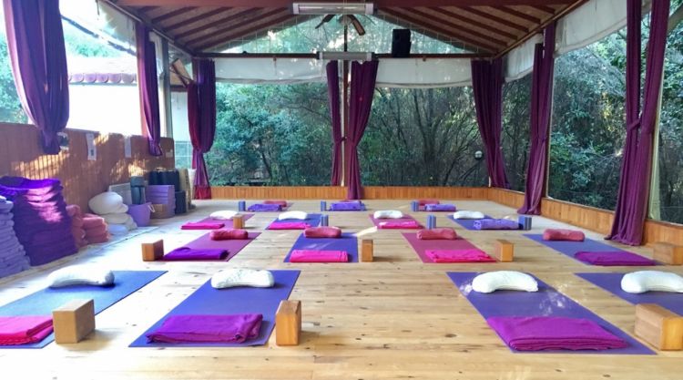 Yogahalle außen